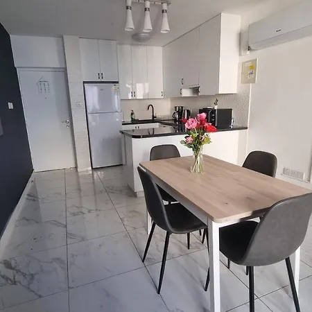 Stylish W/ Sea View + Pool + 200mbit 公寓 拉纳卡
