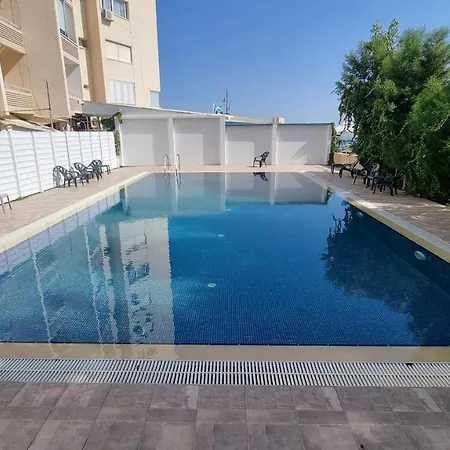 Stylish W/ Sea View + Pool + 200mbit Larnaca