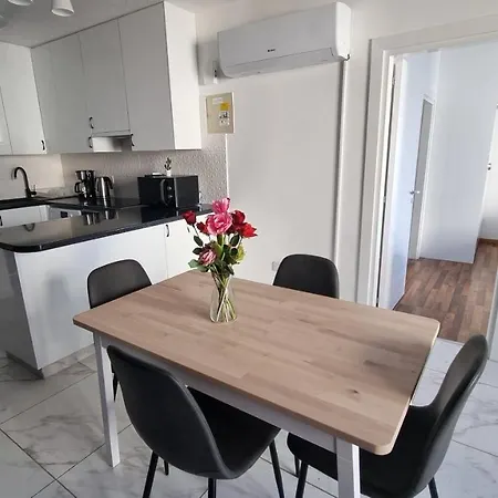 Stylish W/ Sea View + Pool + 200mbit Larnaca