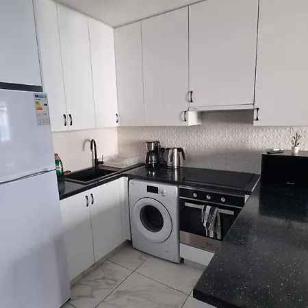 Apartmán Stylish W/ Sea View + Pool + 200mbit Larnaca