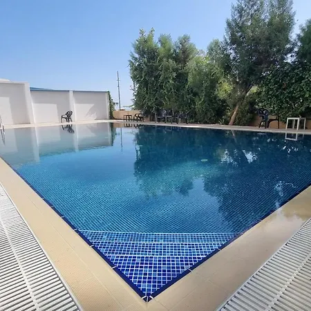 Apartment Stylish W/ Sea View + Pool + 200mbit