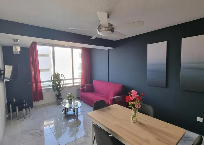 Stylish W/ Sea View + Pool + 200mbit ラルナカ